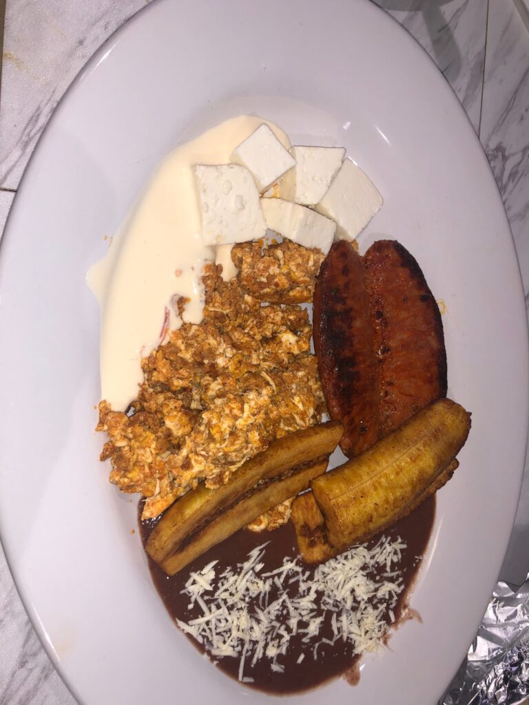 Salud: Sports Bar & Restaurante